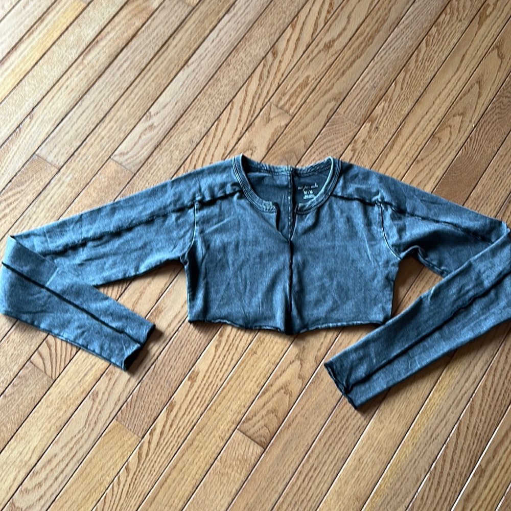 Urban outfitters long sleeve crop top